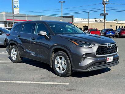 Certified 2022 Toyota Highlander LE