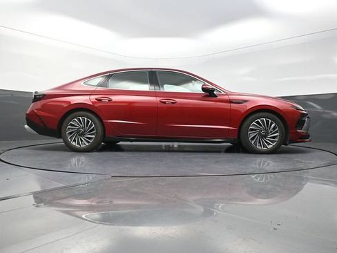 Used 2025 Hyundai Sonata Limited FWD image 38