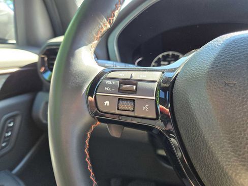 Used 2025 Honda Pilot TrailSport image 32