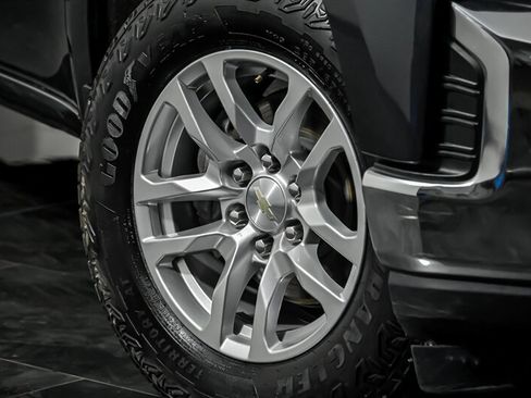 Used 2020 Chevrolet Silverado 1500 LT RWD image 3