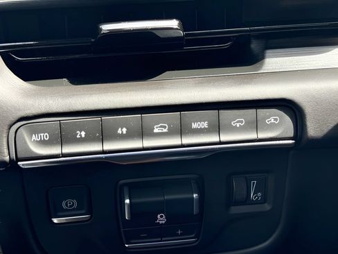 Used 2021 Cadillac Escalade Premium Luxury Platinum w/ LPO, Radiant Package AWD/4WD image 16