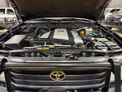 Used 2001 Toyota Land Cruiser image 29