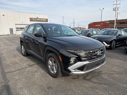 Certified 2025 Hyundai Tucson SE AWD/4WD image 1