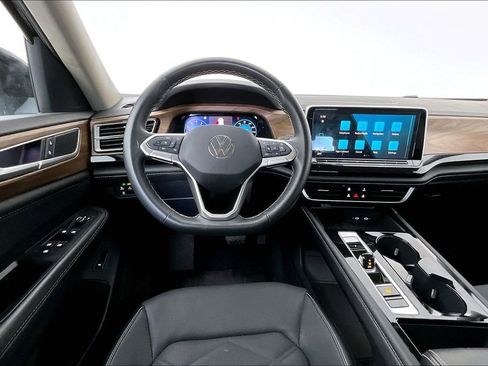 Used 2025 Volkswagen Atlas SE image 7