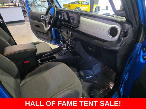 Used 2024 Jeep Wrangler Unlimited Sahara w/ Technology Group AWD/4WD image 17