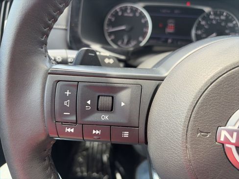 Used 2024 Nissan Pathfinder SV AWD/4WD image 17