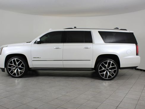 Used 2019 GMC Yukon XL Denali image 2