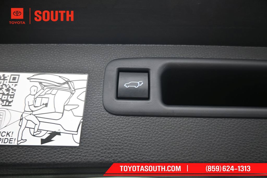 Used 2021 Toyota Highlander Platinum AWD/4WD image 32