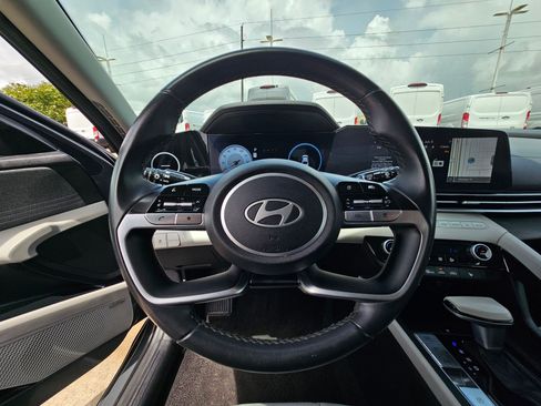 Used 2024 Hyundai Elantra Limited FWD image 17