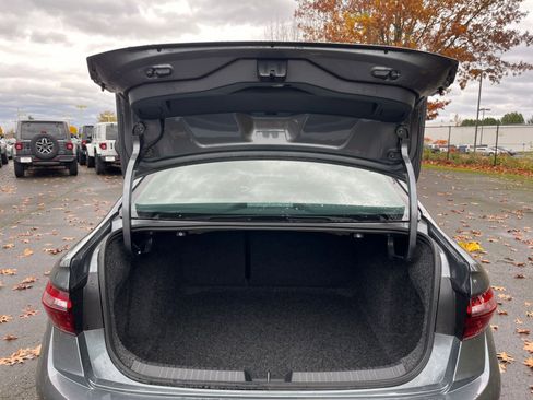 Used 2025 Volkswagen Jetta SE image 31