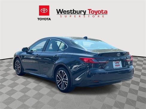 Used 2025 Toyota Camry XLE image 11