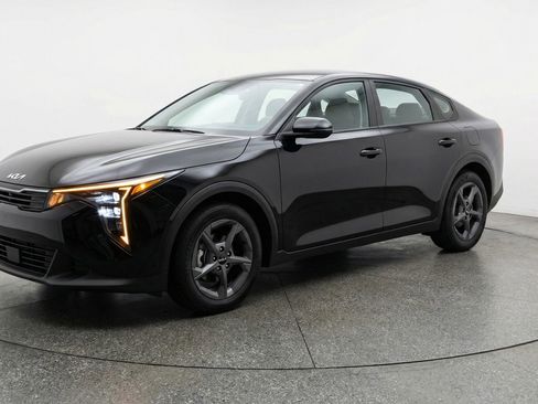Used 2025 Kia K4 FWD image 3