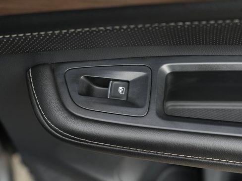 Used 2024 Volkswagen Atlas SE image 40