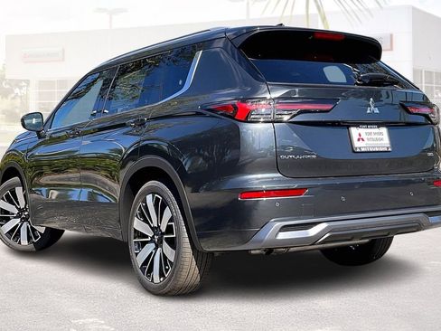 New 2026 Mitsubishi Outlander SEL FWD image 3