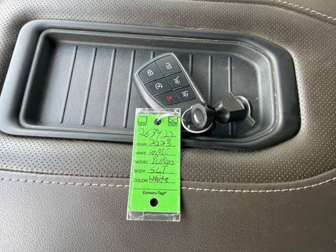 Used 2023 GMC Yukon SLT RWD image 36