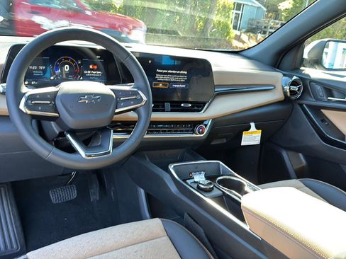 New 2026 Chevrolet Equinox ACTIV w/ Convenience Package III image 16