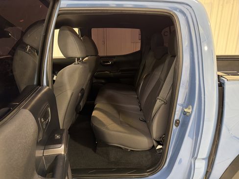 Used 2019 Toyota Tacoma TRD Off-Road image 11