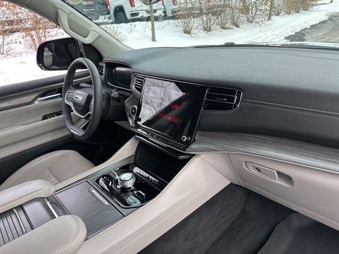 Used 2022 Jeep Grand Wagoneer Series III w/ Flexible Seating Group image 26