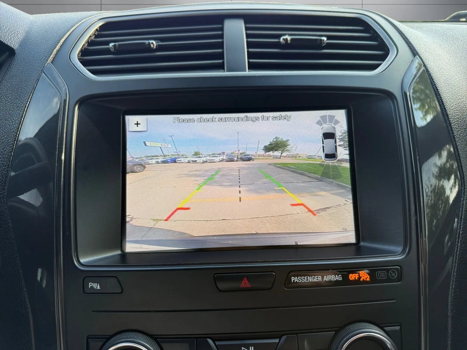 Used 2019 Ford Explorer XLT w/ Equipment Group 202A AWD/4WD image 34