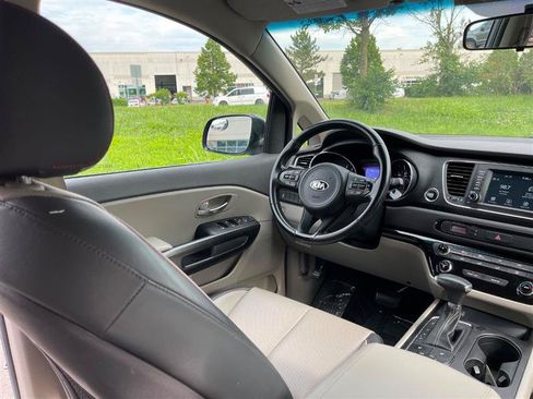 Used 2017 Kia Sedona LX w/ LX Essentials Premium Package FWD image 25