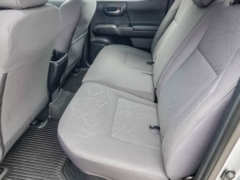 Used 2017 Toyota Tacoma TRD Off-Road w/ Tow Package image 18