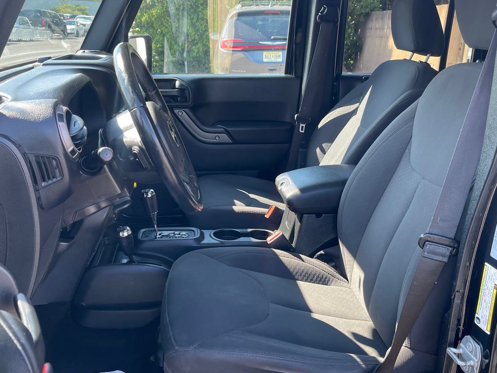 Used 2018 Jeep Wrangler Unlimited Sport S AWD/4WD image 13