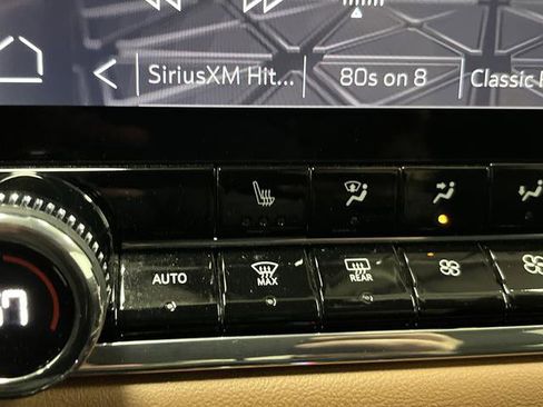 Used 2023 GMC Canyon AT4 image 8