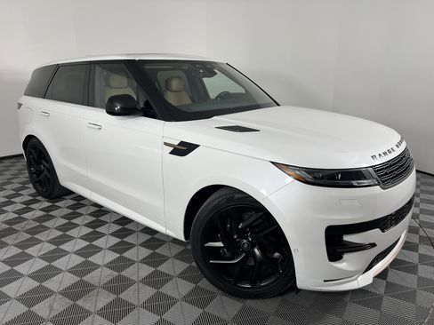 Used 2024 Land Rover Range Rover Sport Dynamic SE AWD/4WD image 2