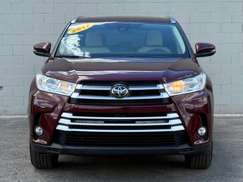 Used 2017 Toyota Highlander XLE w/ Carpet Mat Package AWD/4WD image 16