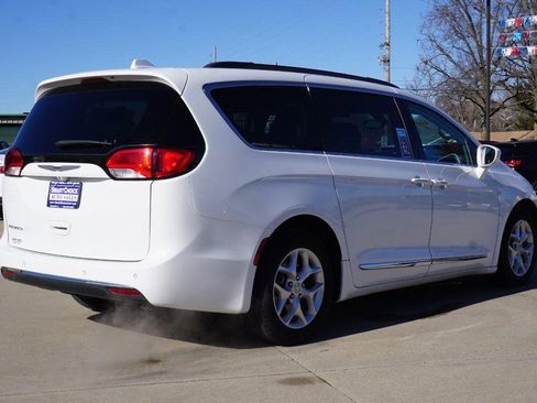 Used 2017 Chrysler Pacifica Touring-L w/ Tire & Wheel Group image 3