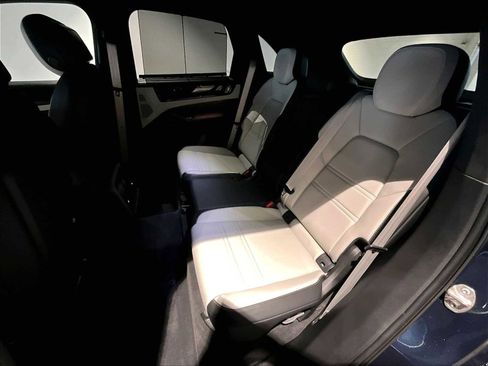 Used 2025 Porsche Cayenne GTS image 31