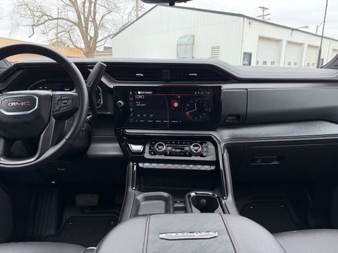 Used 2025 GMC Sierra 2500 AT4X image 18