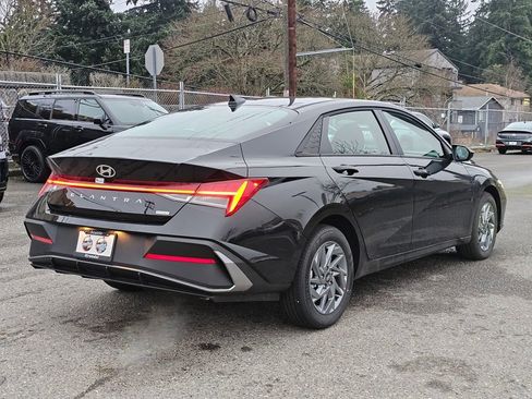 New 2026 Hyundai Elantra Blue image 7