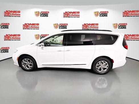 Used 2022 Chrysler Pacifica Limited FWD image 17