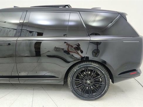 Used 2024 Land Rover Range Rover Long Wheelbase SE image 10