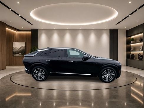 Used 2024 Cadillac Lyriq Luxury AWD/4WD image 4