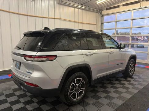 Used 2023 Jeep Grand Cherokee Trailhawk w/ Luxury Tech Group III AWD/4WD image 4
