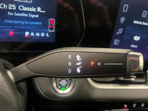 Used 2025 Chevrolet Equinox LT image 42