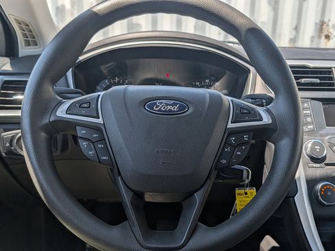 Used 2015 Ford Fusion SE FWD image 25