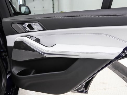 Used 2026 BMW X7 xDrive40i image 28