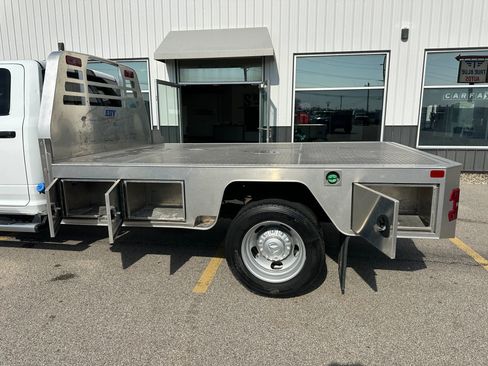 Used 2024 RAM 5500 Tradesman w/ Chrome Appearance Group image 3