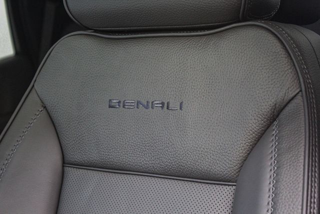 New 2026 GMC Yukon Denali w/ Denali Reserve Package AWD/4WD image 29