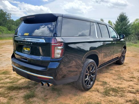 Used 2021 Chevrolet Suburban High Country w/ Premium Package AWD/4WD image 17