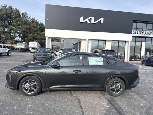 New 2025 Kia K4 LXS image 2