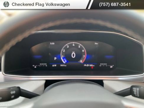 Certified 2025 Volkswagen Taos SE FWD image 31