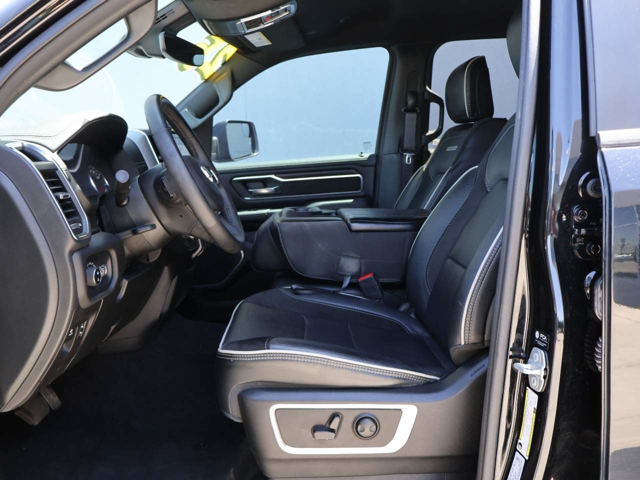 Used 2025 RAM 1500 Laramie AWD/4WD image 8