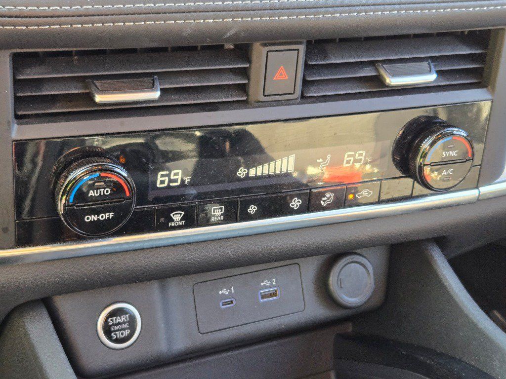 Used 2023 Nissan Rogue SV FWD image 26