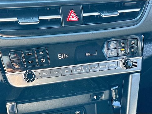 Certified 2025 Kia Seltos SX w/ SX Sunroof Package image 16