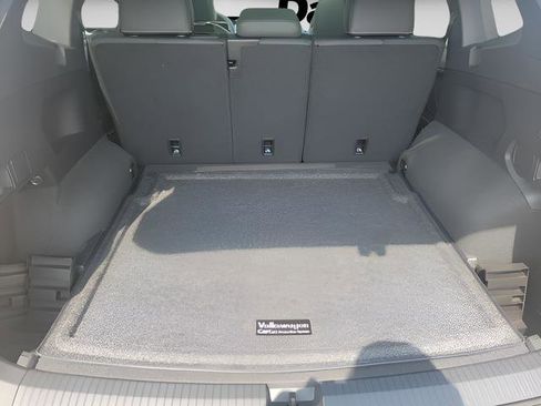 New 2024 Volkswagen Tiguan SE R-Line image 21