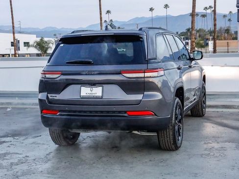 New 2025 Jeep Grand Cherokee Altitude image 9